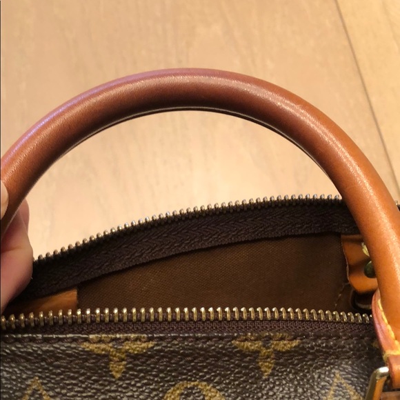 Authentic Louis Vuitton Monogram Speedy 25 - Picture 4 of 8